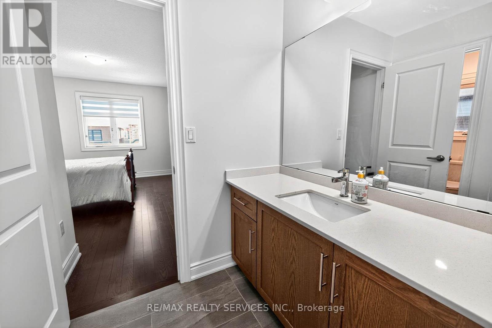 Photo 28 of 16 Workgreen Park Way, Brampton ON