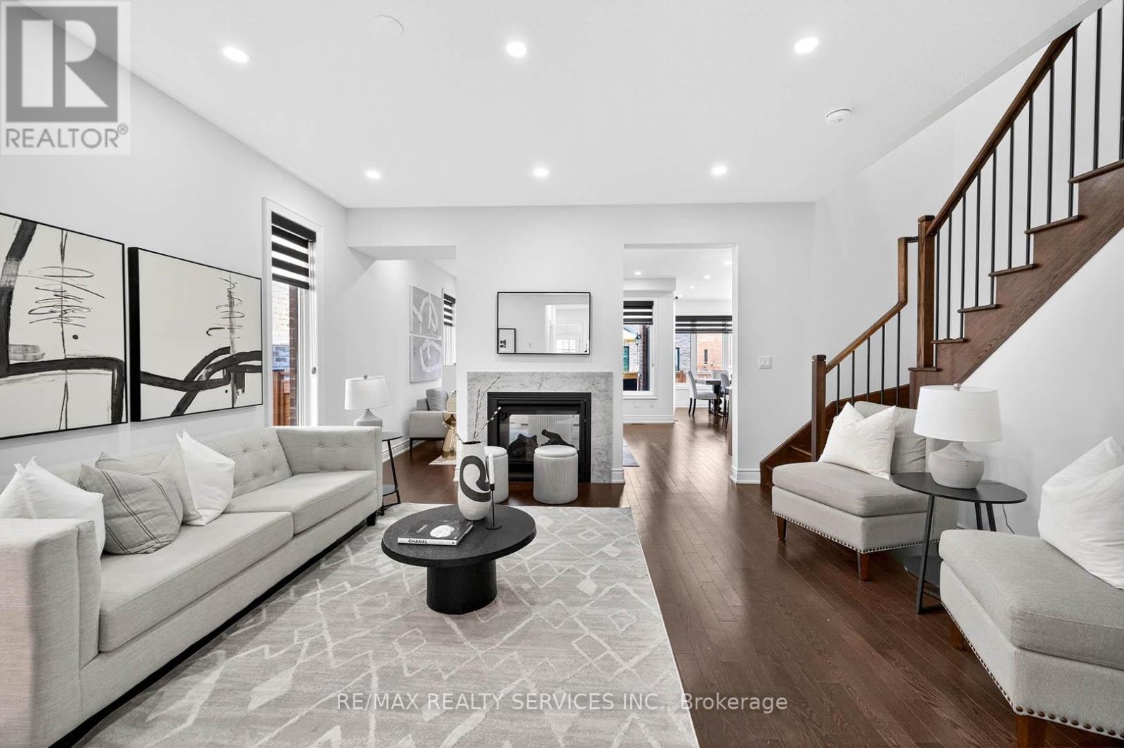 Photo 5 of 16 Workgreen Park Way, Brampton ON