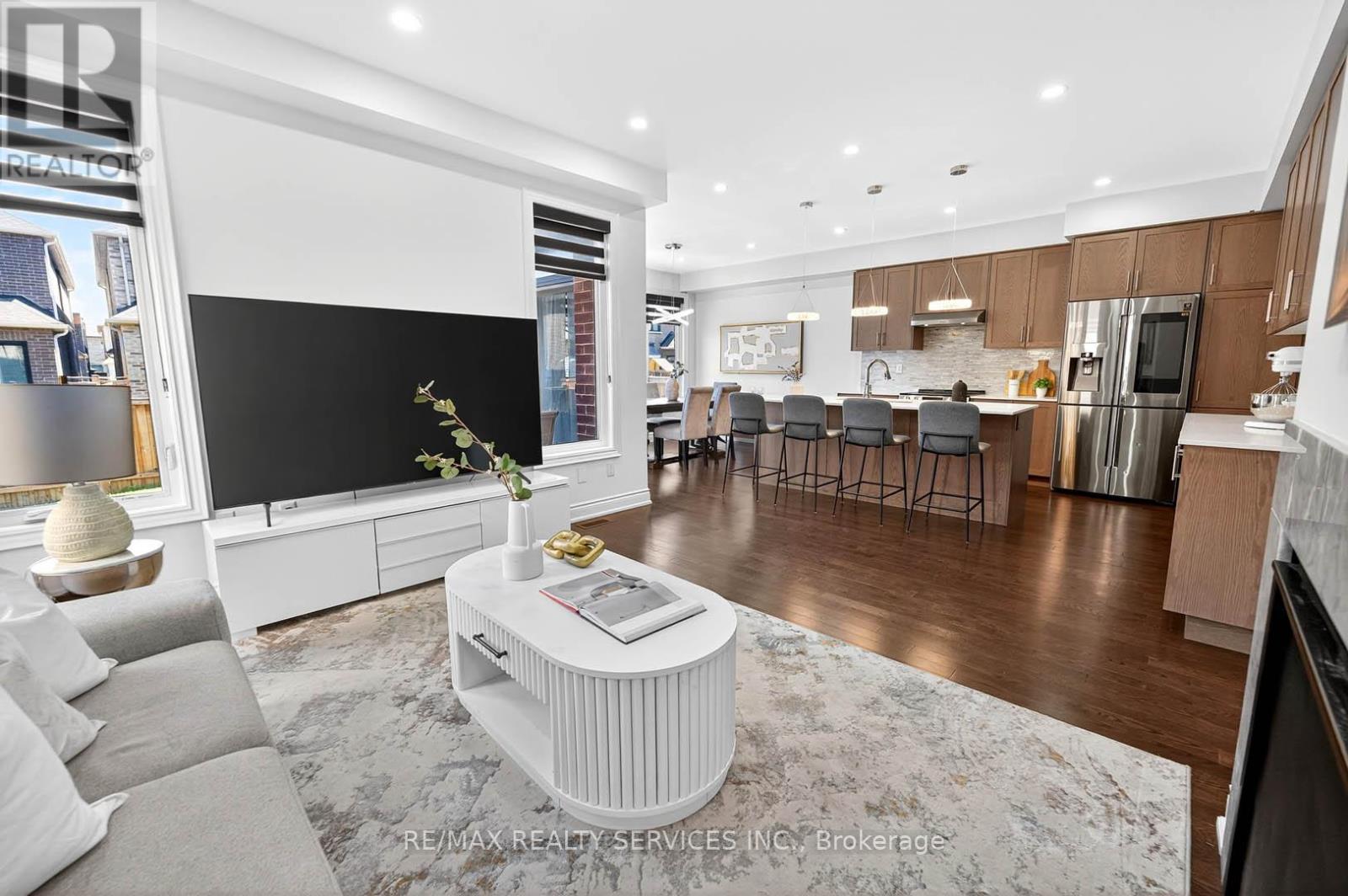 Photo 8 of 16 Workgreen Park Way, Brampton ON