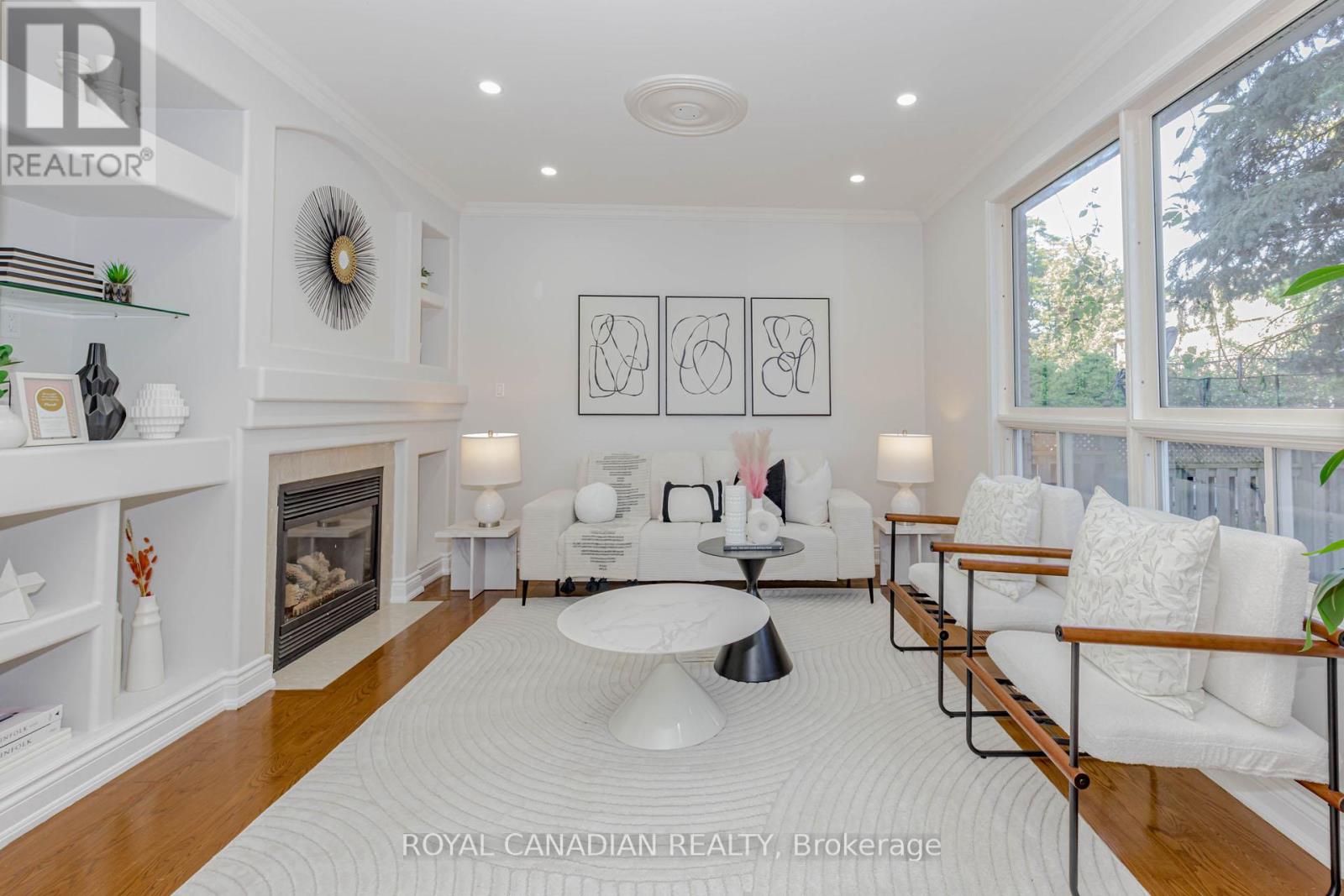 Photo 10 of 5180 Blue Spruce Avenue, Burlington ON