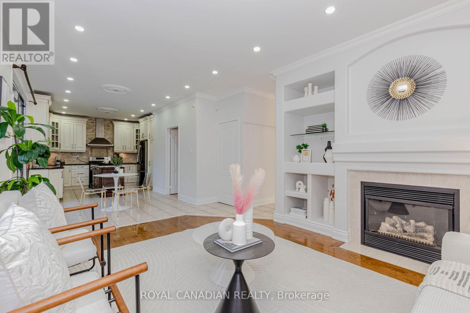 Photo 8 of 5180 Blue Spruce Avenue, Burlington ON