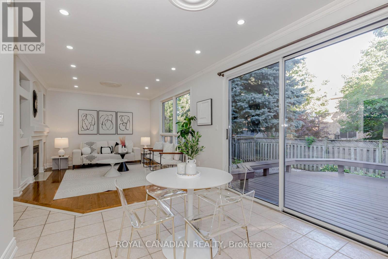 Photo 9 of 5180 Blue Spruce Avenue, Burlington ON