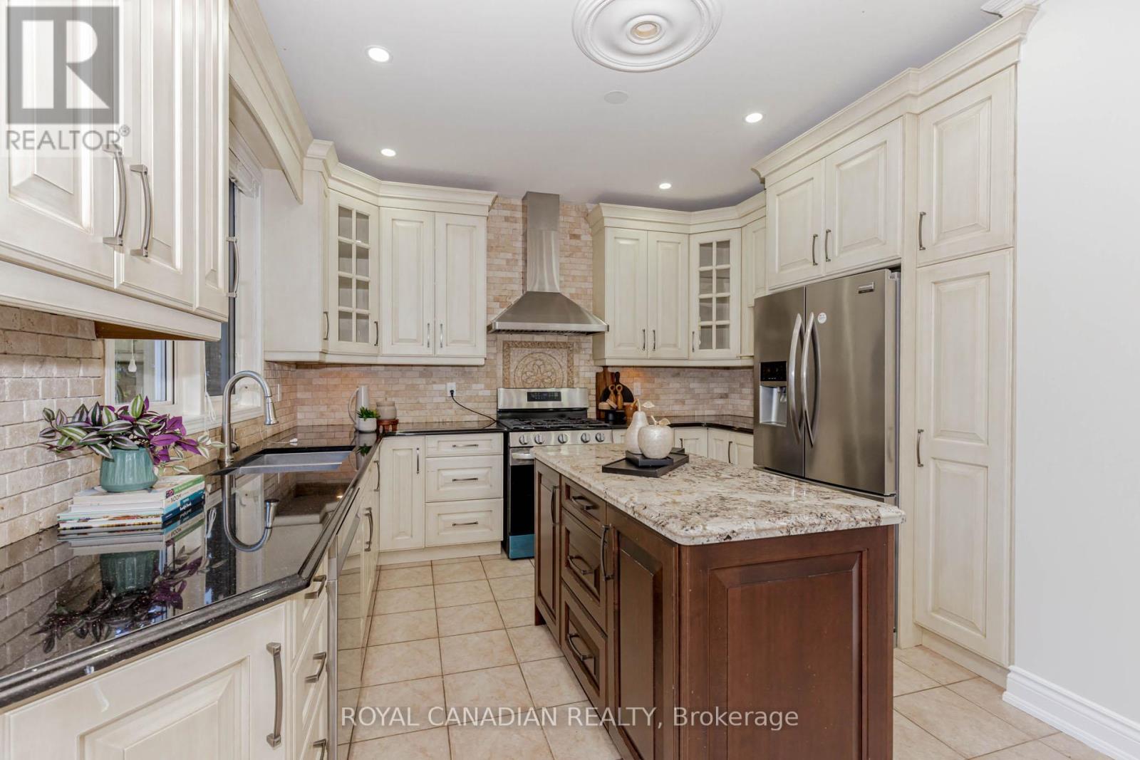 Photo 25 of 5180 Blue Spruce Avenue, Burlington ON
