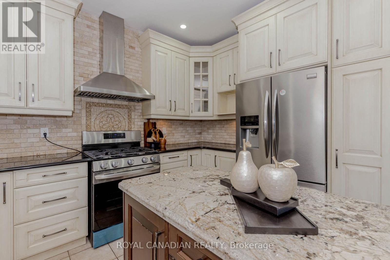 Photo 12 of 5180 Blue Spruce Avenue, Burlington ON