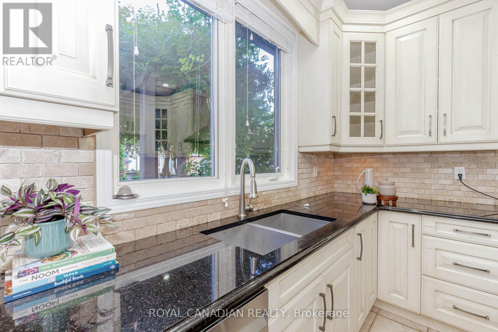 Photo 24 of 5180 Blue Spruce Avenue, Burlington ON