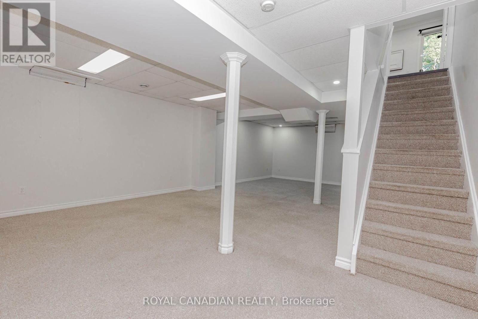 Photo 5 of 5180 Blue Spruce Avenue, Burlington ON