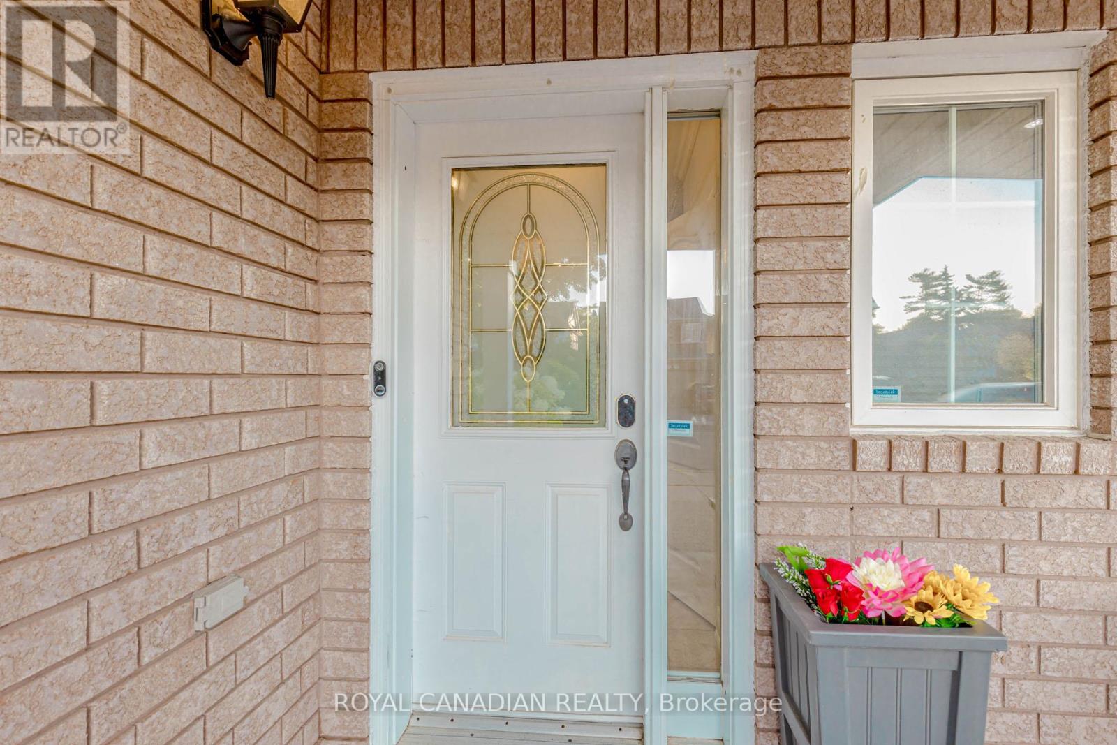Photo 16 of 5180 Blue Spruce Avenue, Burlington ON