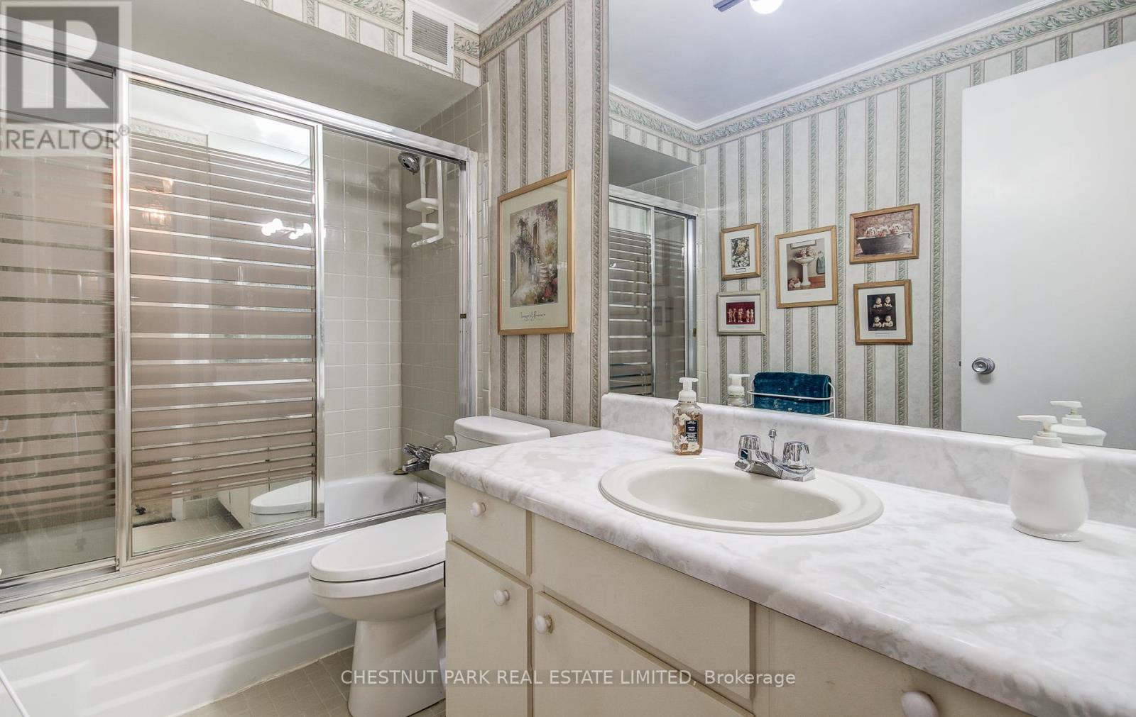Photo 11 of 609 1400 Dixie Road, Mississauga ON