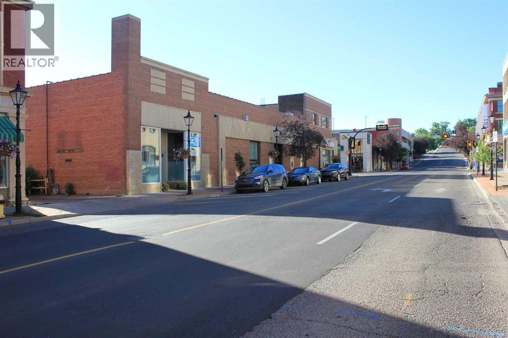 Photo 18 of 602 3 Street Se, Medicine Hat AB