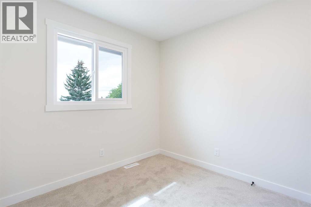 Single Family House for Sale in  Hawkwood Crescent NW Hawkwood Calgary 