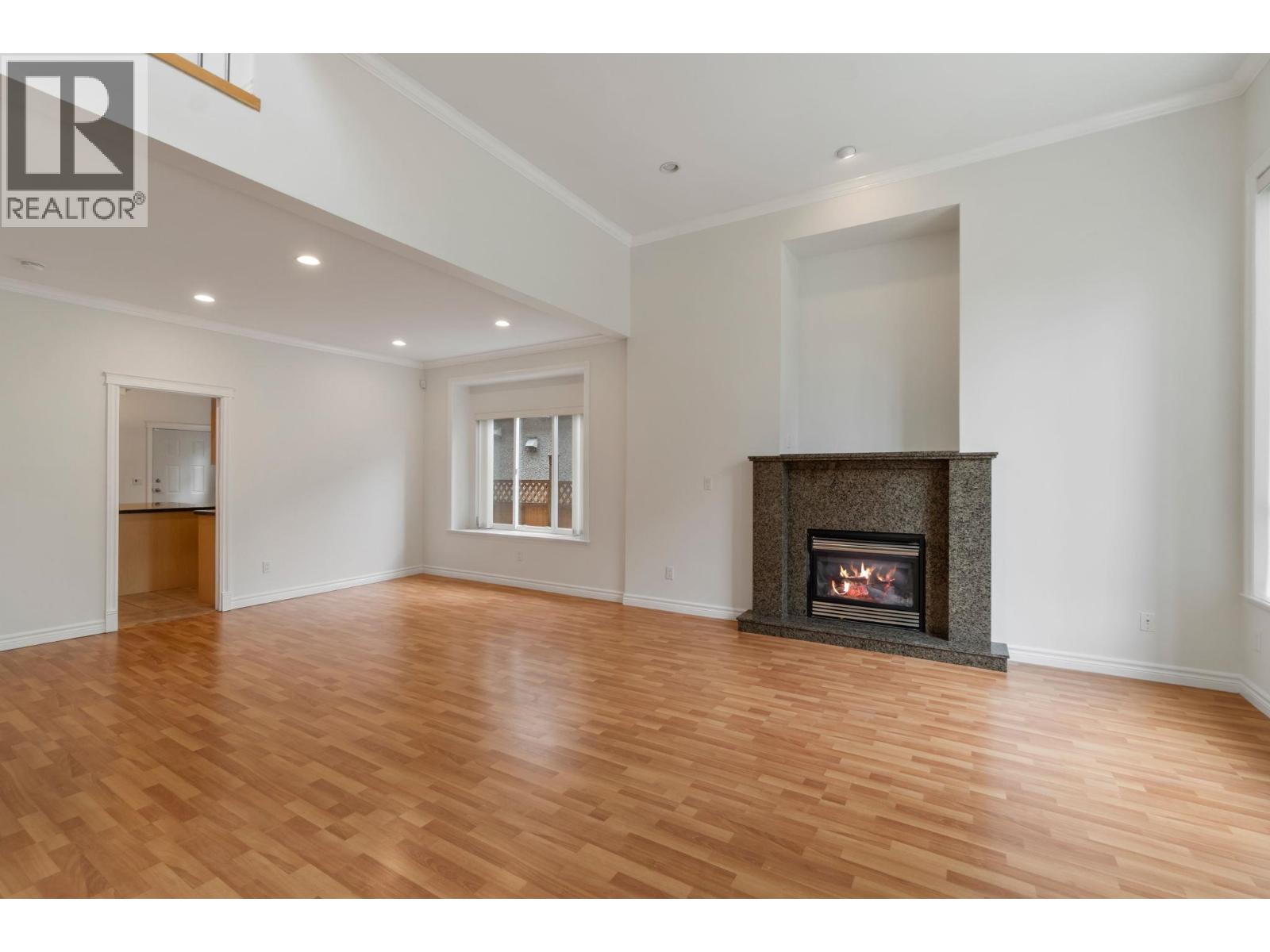 Photo 4 of 6475 Sperling Avenue, Burnaby BC
