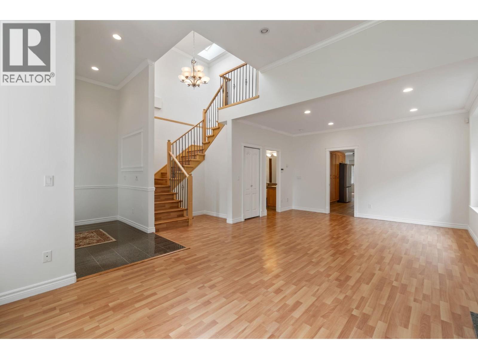 Photo 9 of 6475 Sperling Avenue, Burnaby BC