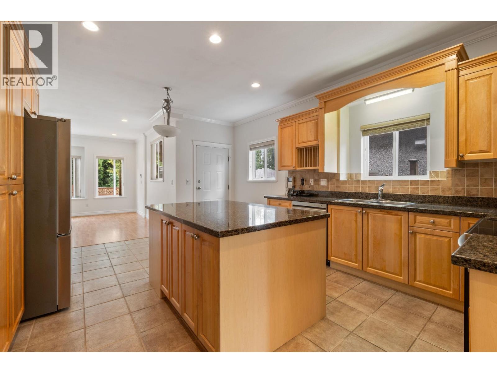 Photo 12 of 6475 Sperling Avenue, Burnaby BC