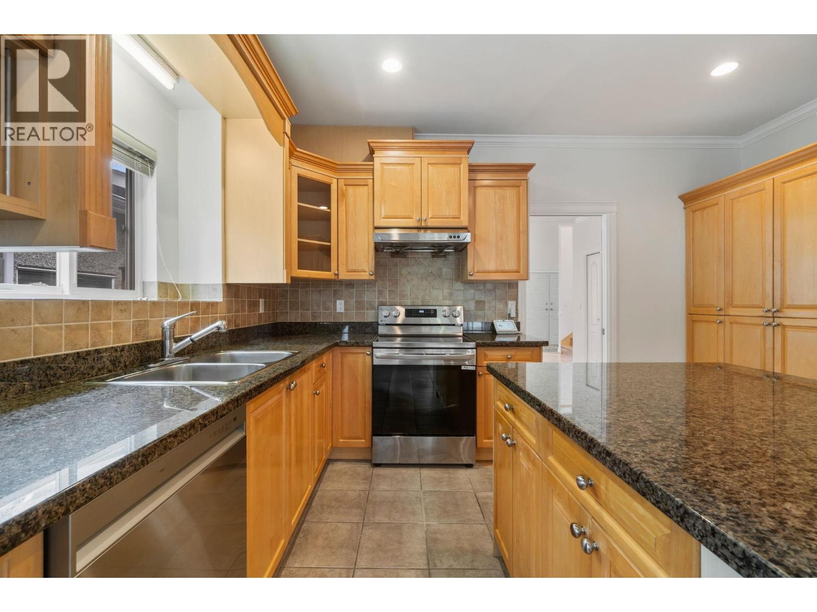 Photo 13 of 6475 Sperling Avenue, Burnaby BC