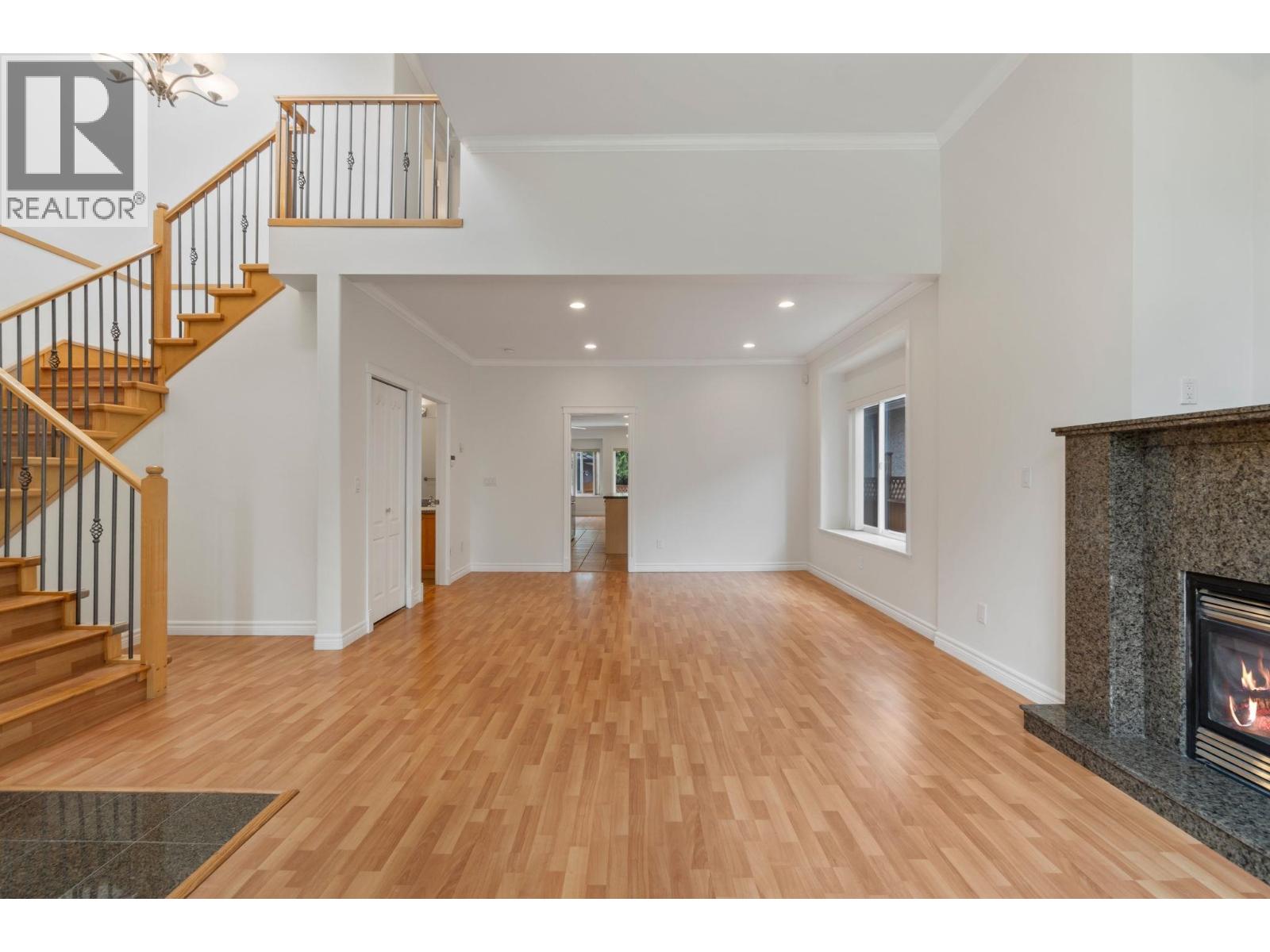 Photo 5 of 6475 Sperling Avenue, Burnaby BC