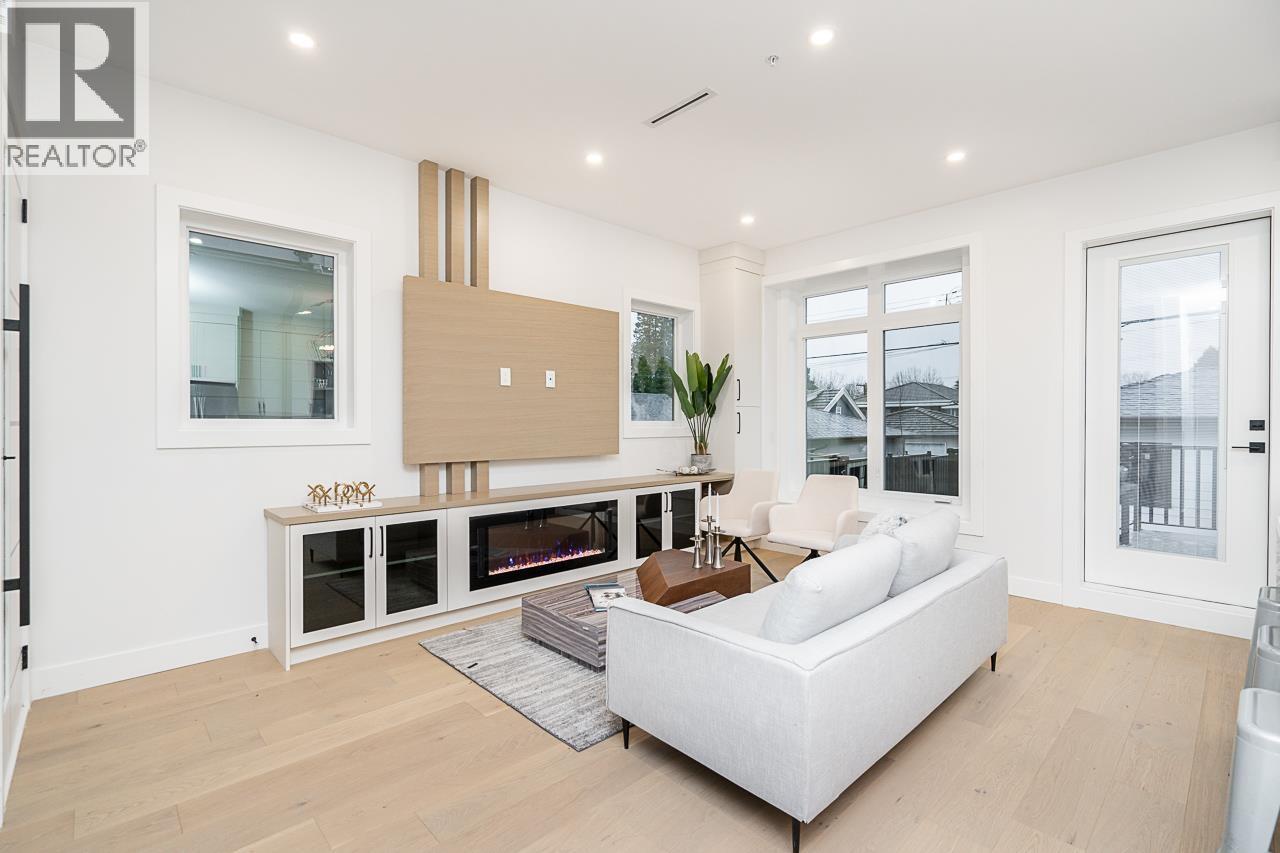 Photo 4 of 2 2753 Nanaimo Street, Vancouver BC