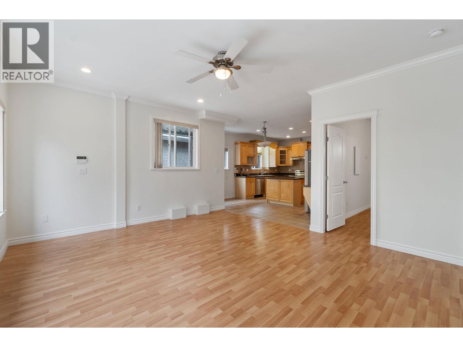 Photo 10 of 6475 Sperling Avenue, Burnaby BC