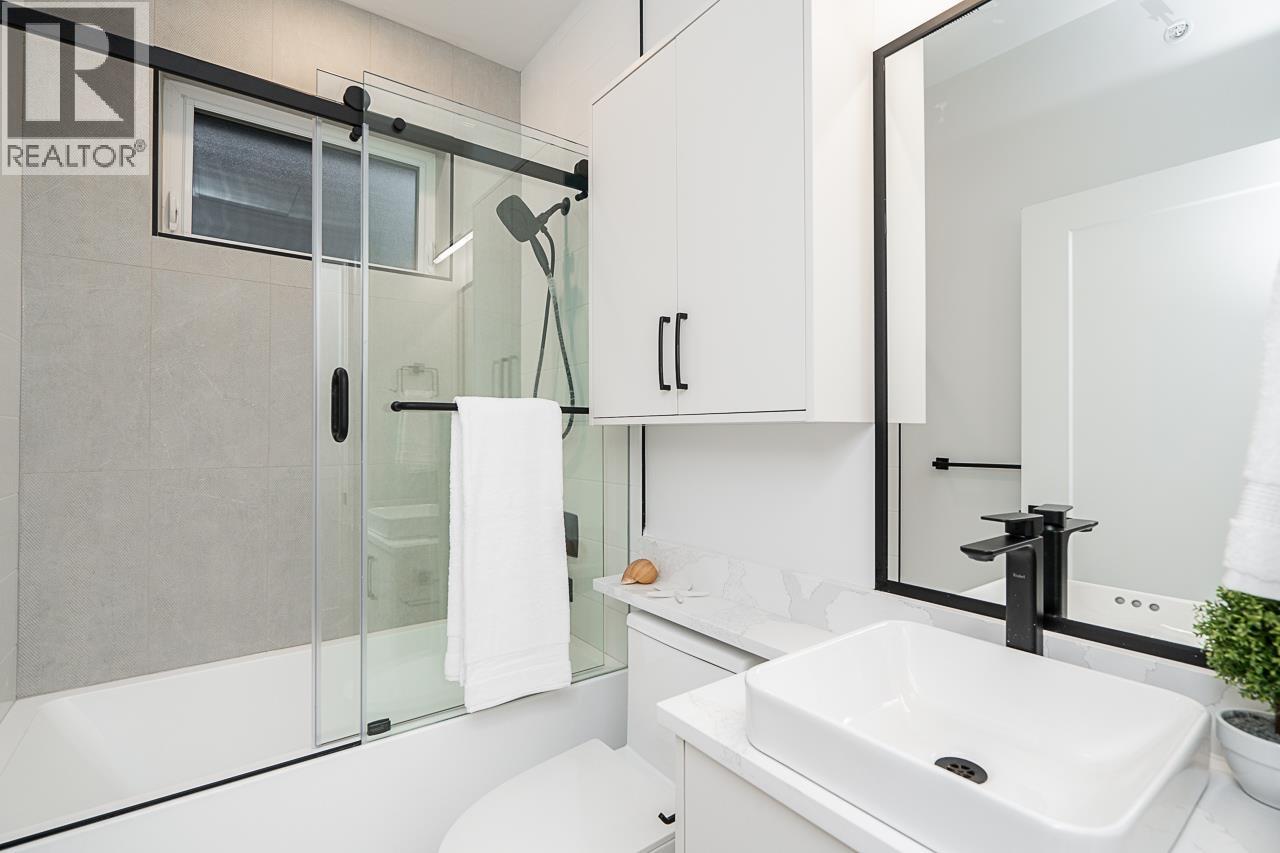 Photo 17 of 2 2753 Nanaimo Street, Vancouver BC
