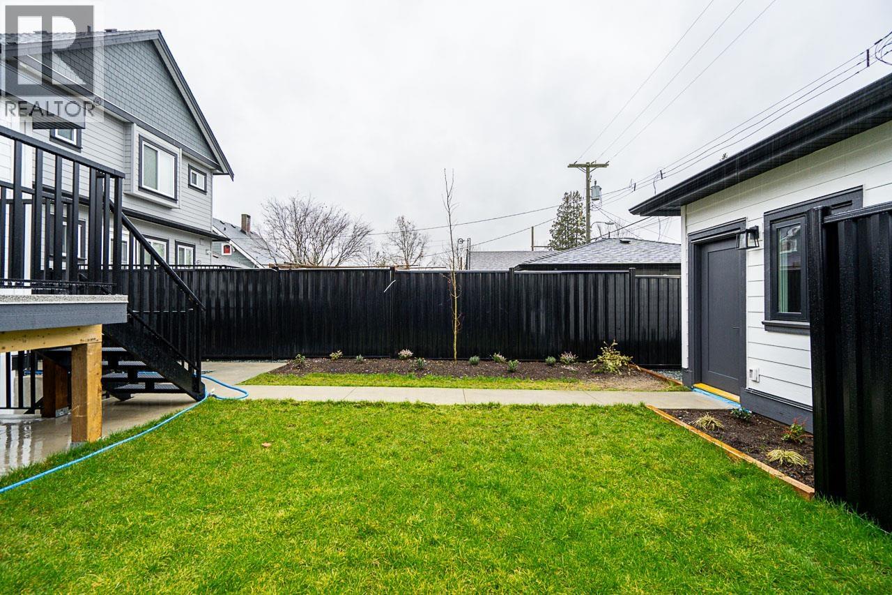 Photo 24 of 2 2753 Nanaimo Street, Vancouver BC