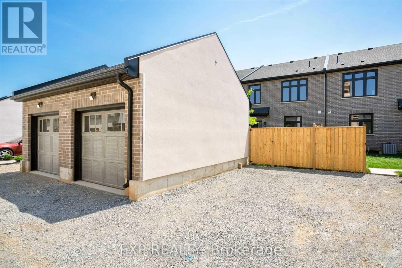 Photo 14 of 141 Summersides Boulevard, Pelham ON