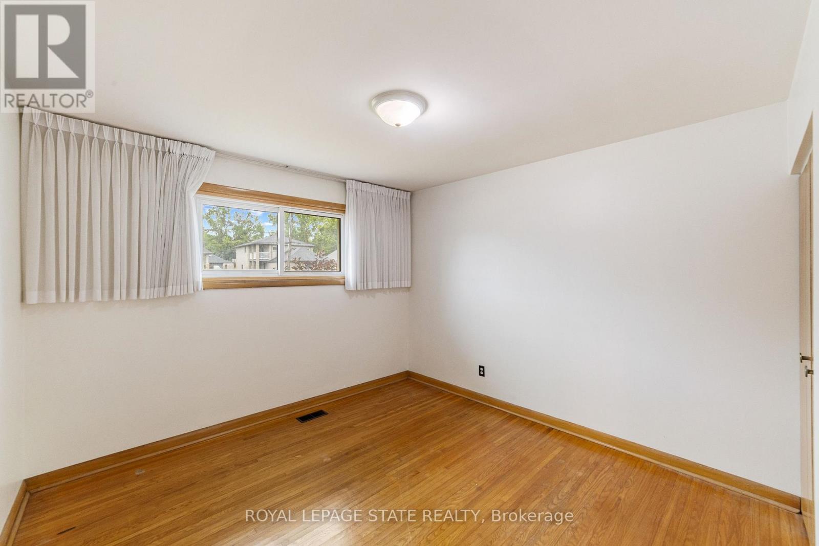 Photo 7 of 347 Hixon Road, Hamilton ON