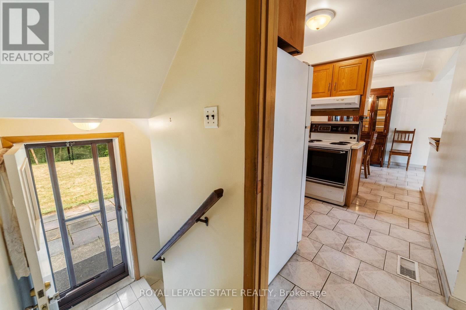 Photo 2 of 347 Hixon Road, Hamilton ON