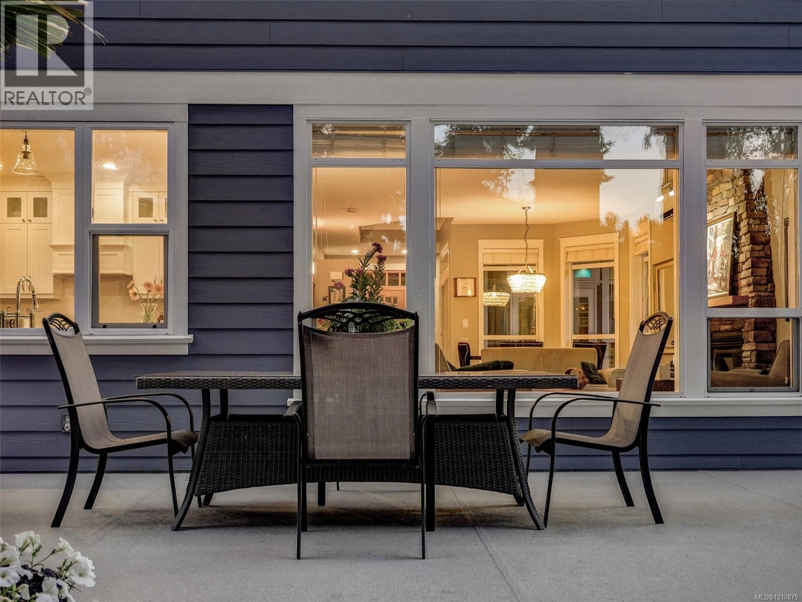 Single Family House for Sale in  Caselton Pl Saanich 
