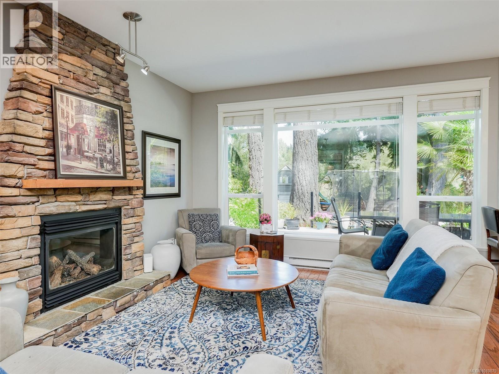 Single Family House for Sale in  Caselton Pl Saanich 