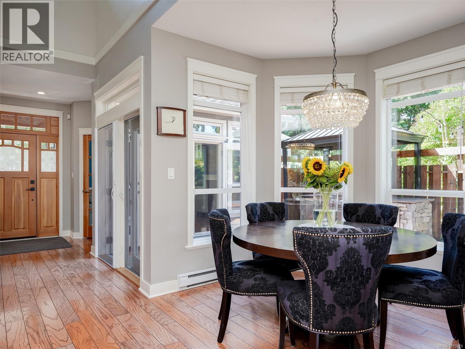 Single Family House for Sale in  Caselton Pl Saanich 