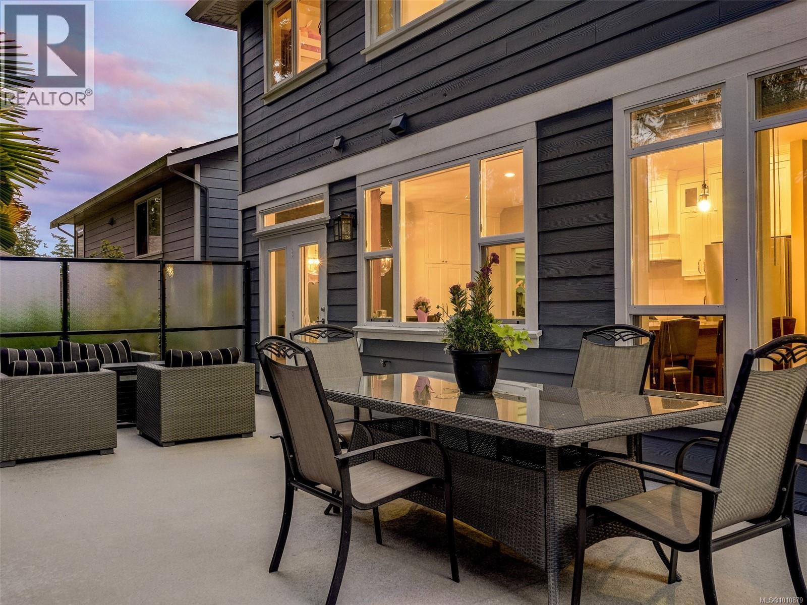 Single Family House for Sale in  Caselton Pl Saanich 