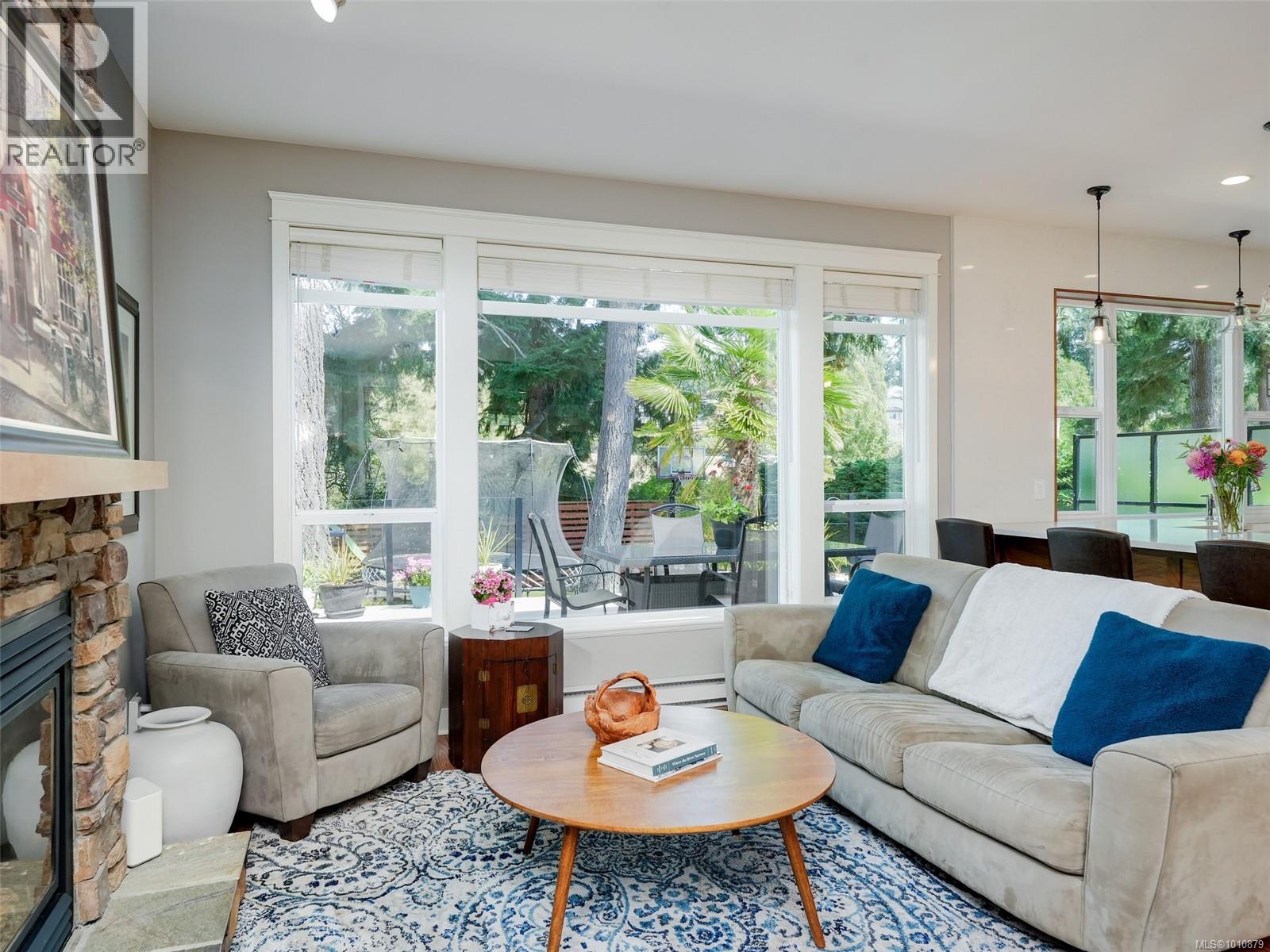 Single Family House for Sale in  Caselton Pl Saanich 