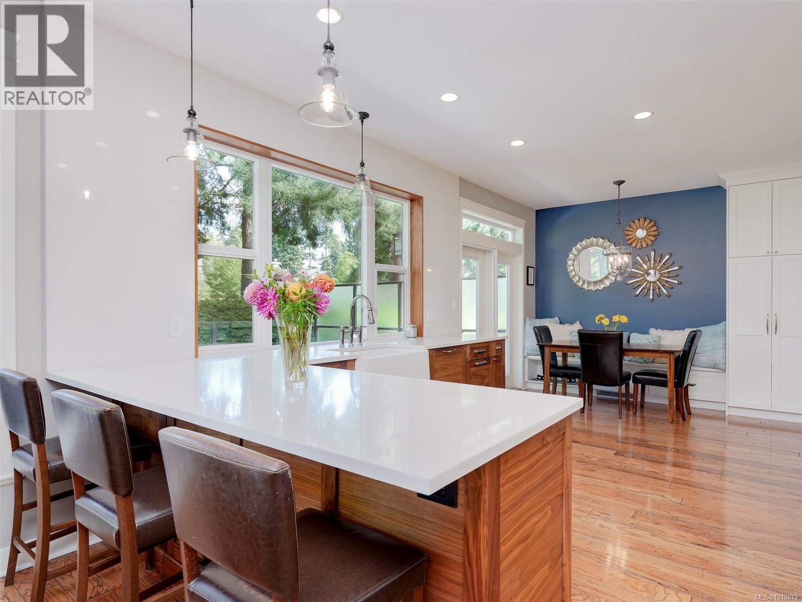 Single Family House for Sale in  Caselton Pl Saanich 