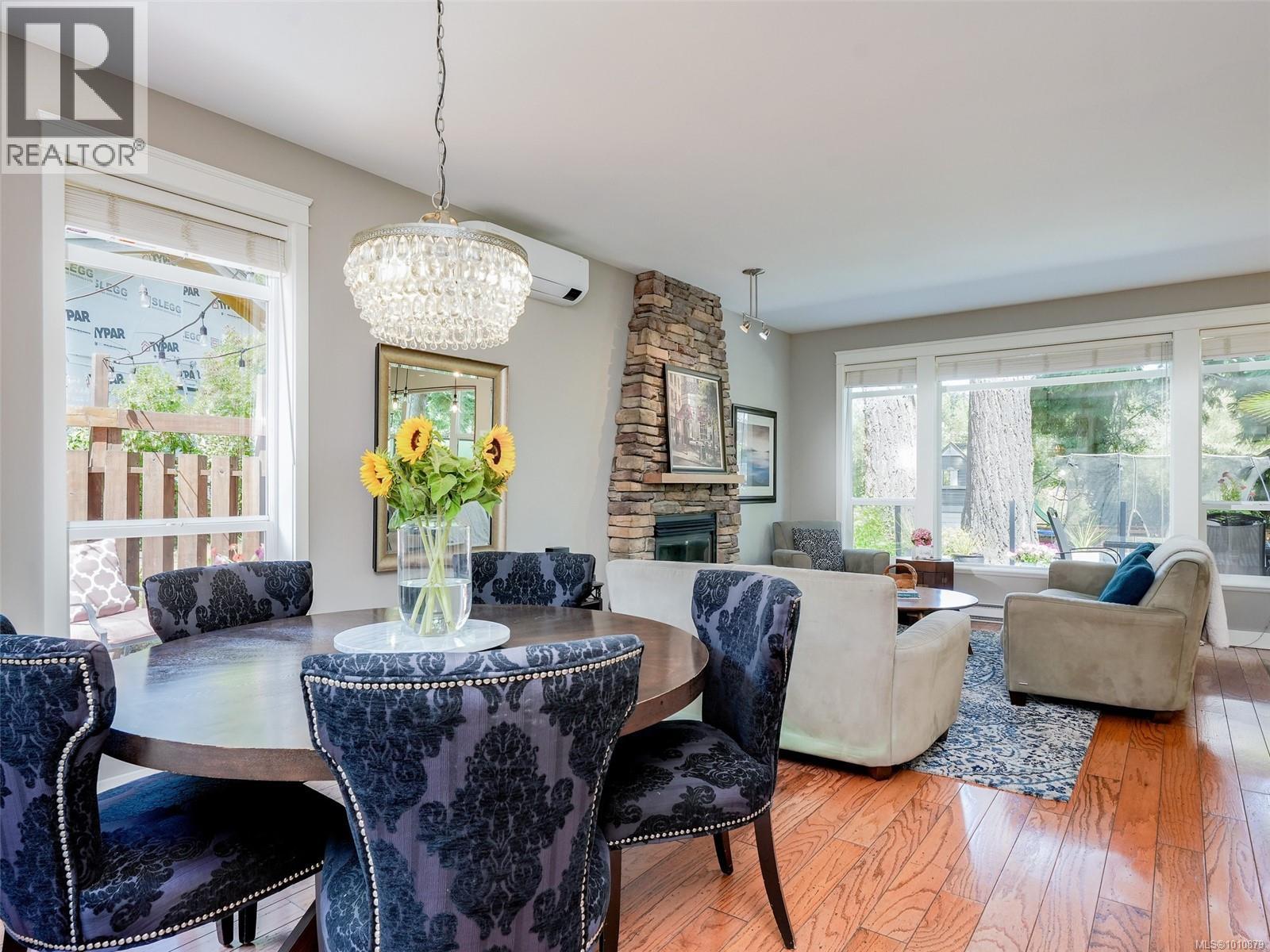 Single Family House for Sale in  Caselton Pl Saanich 