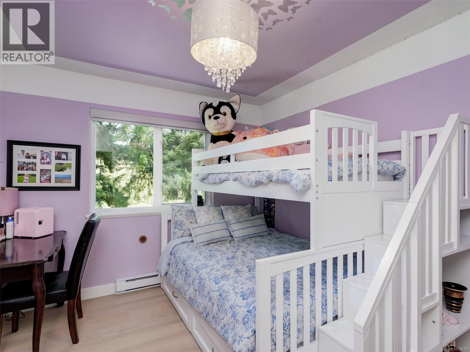 Single Family House for Sale in  Caselton Pl Saanich 