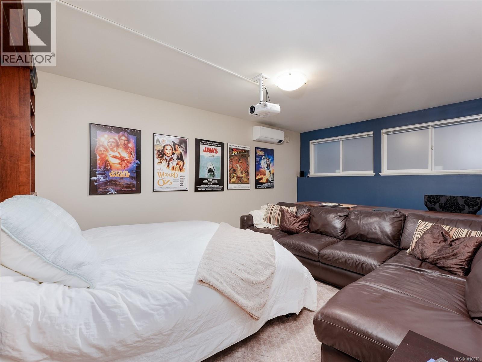 Single Family House for Sale in  Caselton Pl Saanich 