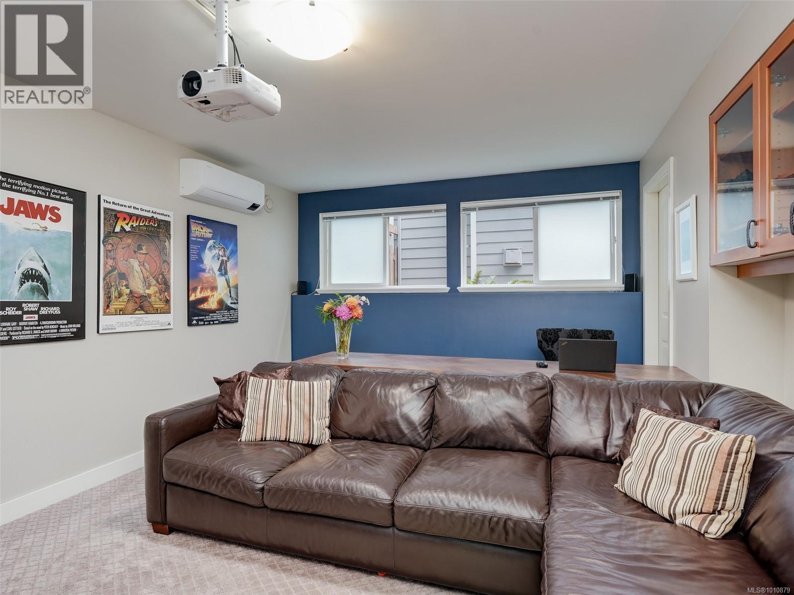 Single Family House for Sale in  Caselton Pl Saanich 