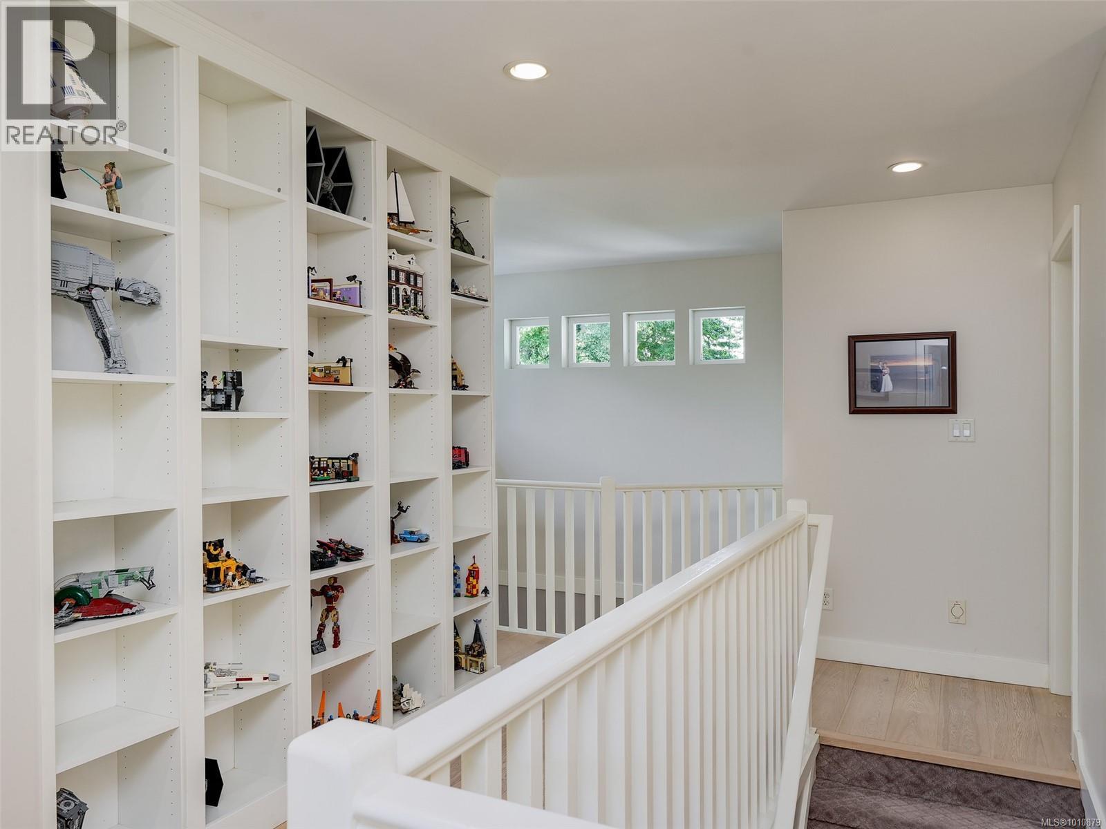 Single Family House for Sale in  Caselton Pl Saanich 