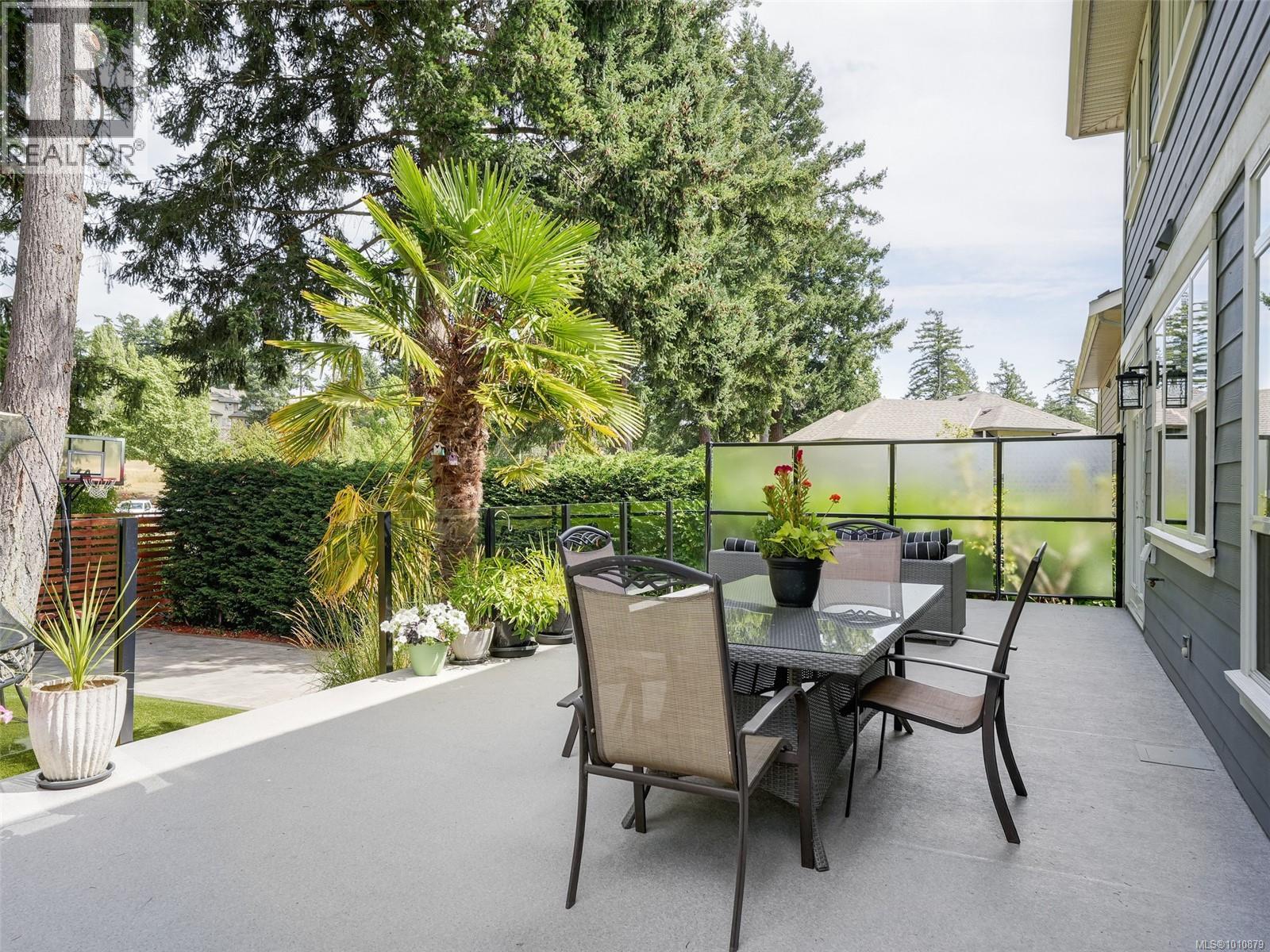 Single Family House for Sale in  Caselton Pl Saanich 
