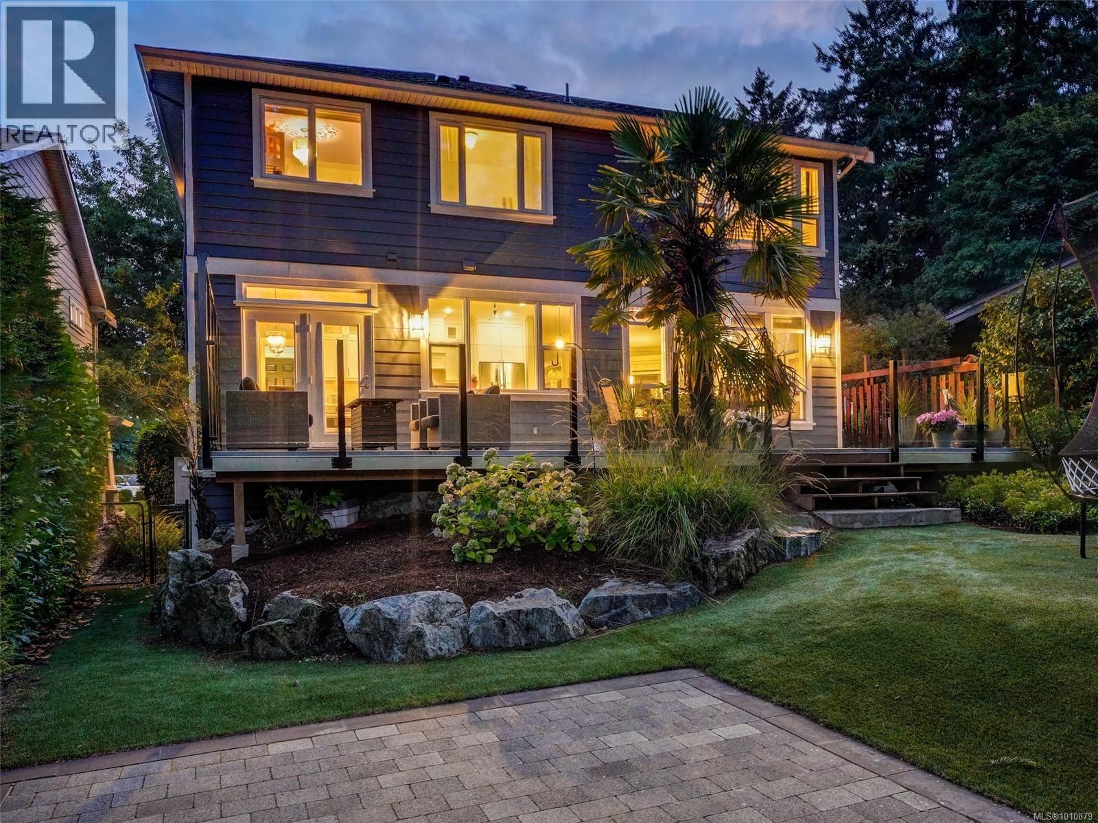 Single Family House for Sale in  Caselton Pl Saanich 