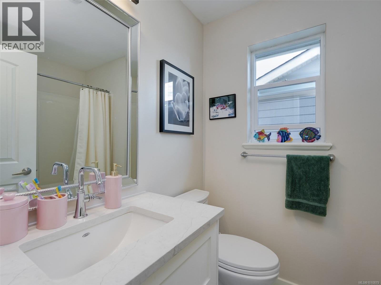 Single Family House for Sale in  Caselton Pl Saanich 