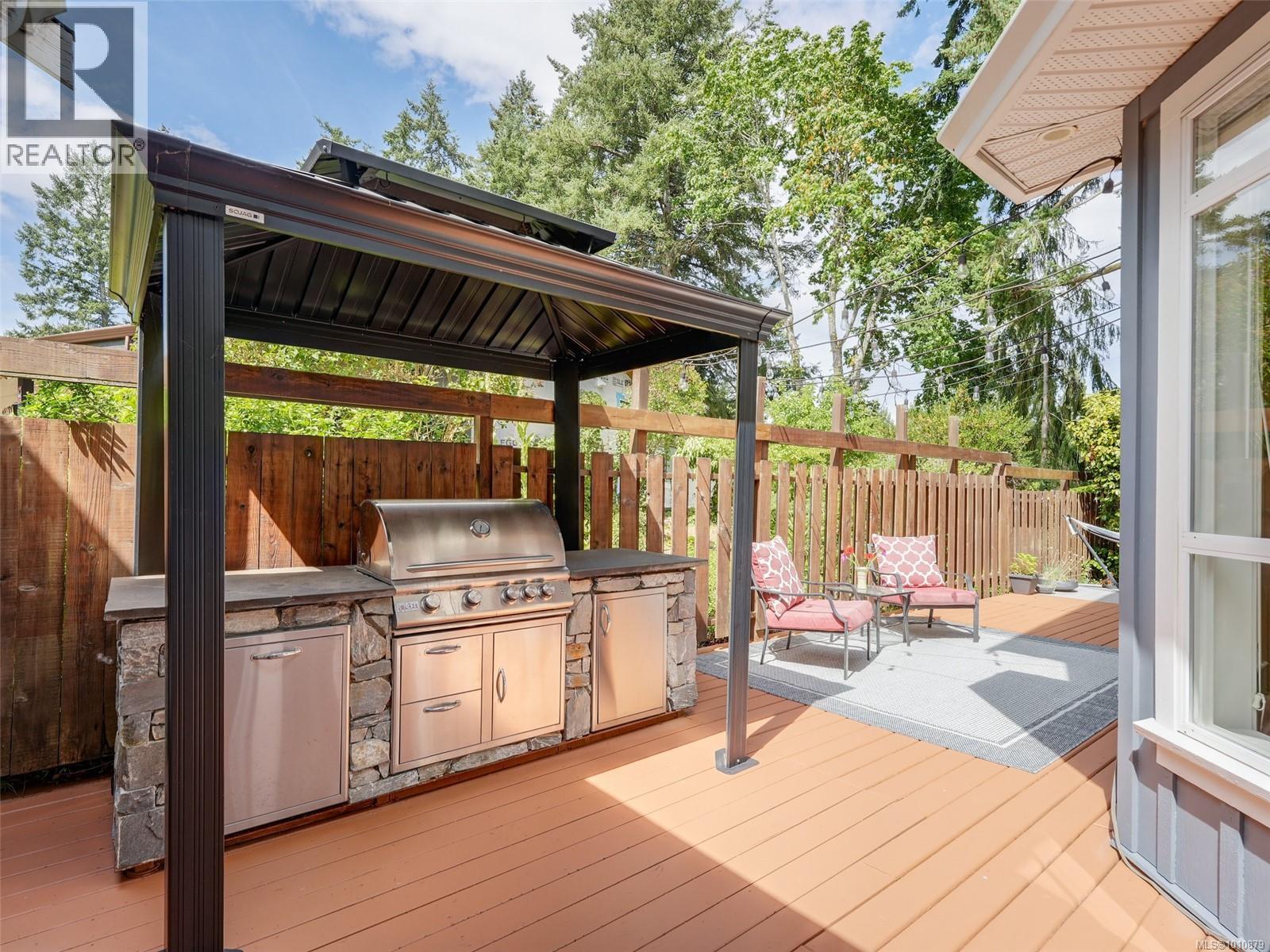 Single Family House for Sale in  Caselton Pl Saanich 