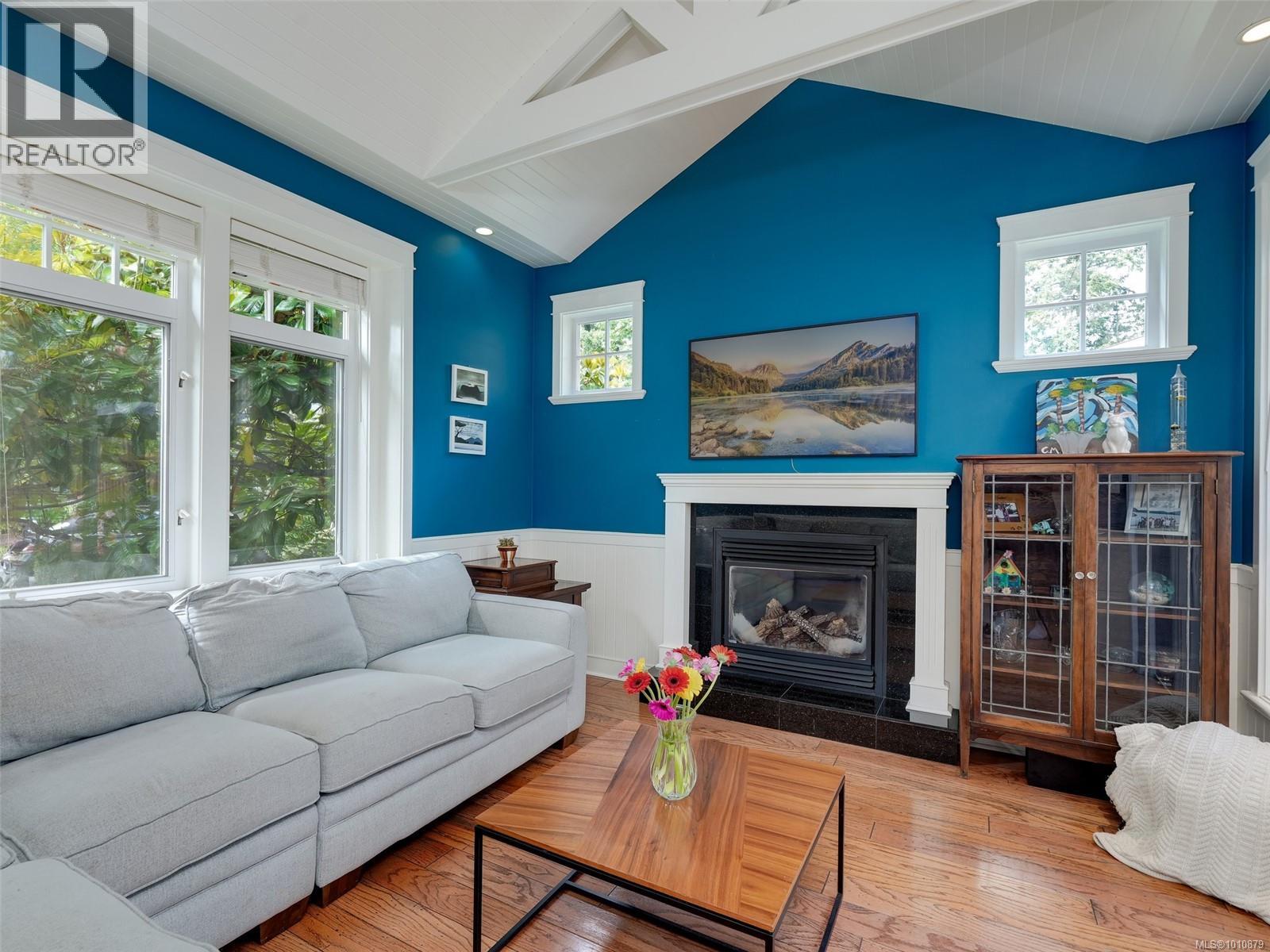 Single Family House for Sale in  Caselton Pl Saanich 
