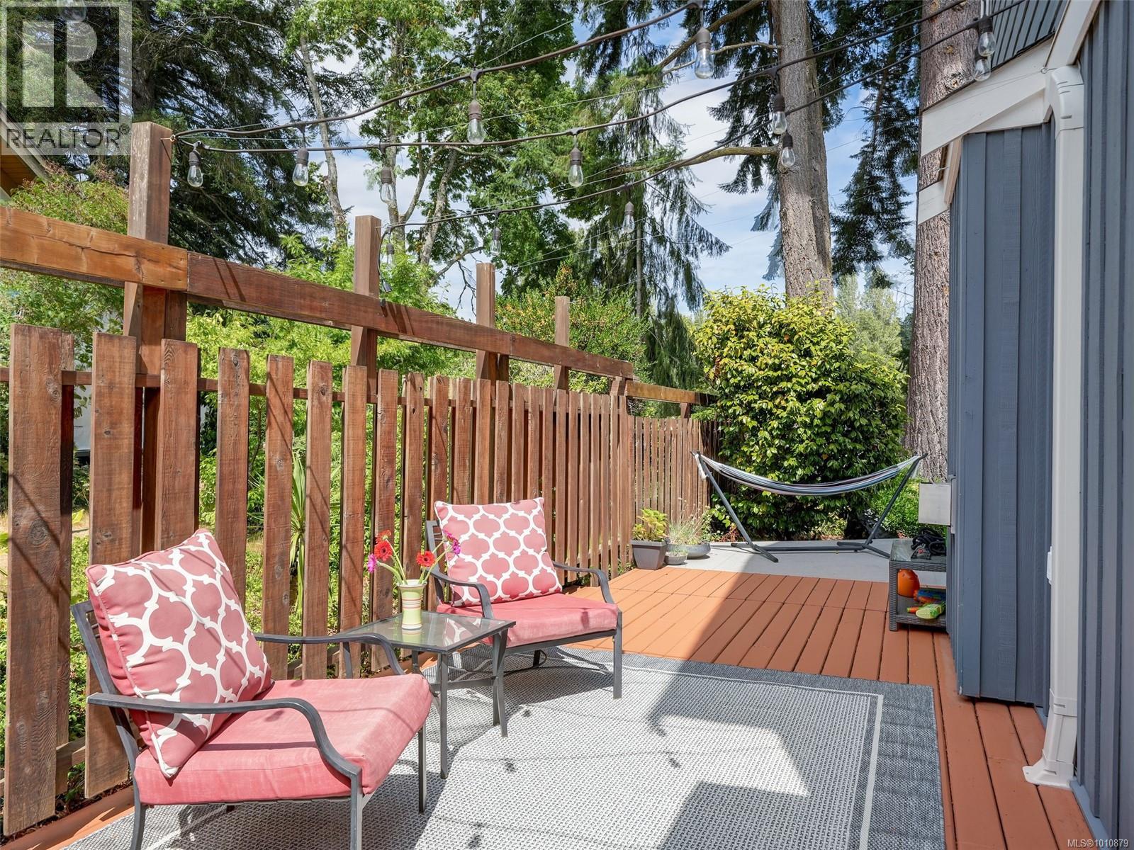 Single Family House for Sale in  Caselton Pl Saanich 