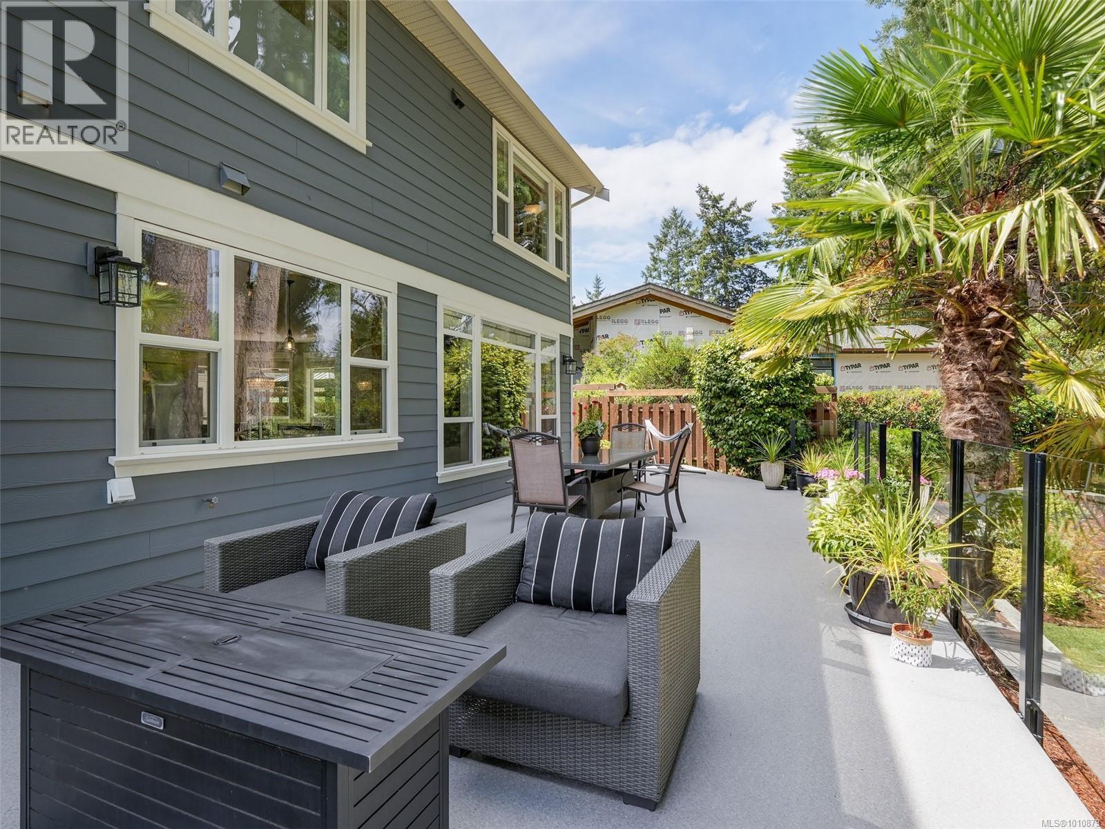 Single Family House for Sale in  Caselton Pl Saanich 