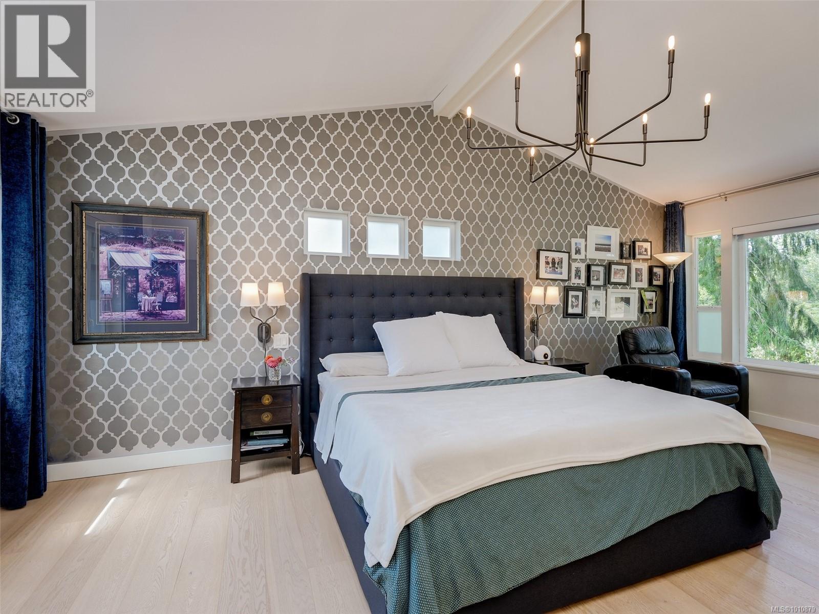 Single Family House for Sale in  Caselton Pl Saanich 