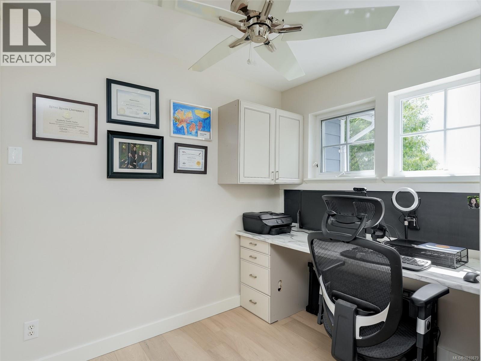 Single Family House for Sale in  Caselton Pl Saanich 