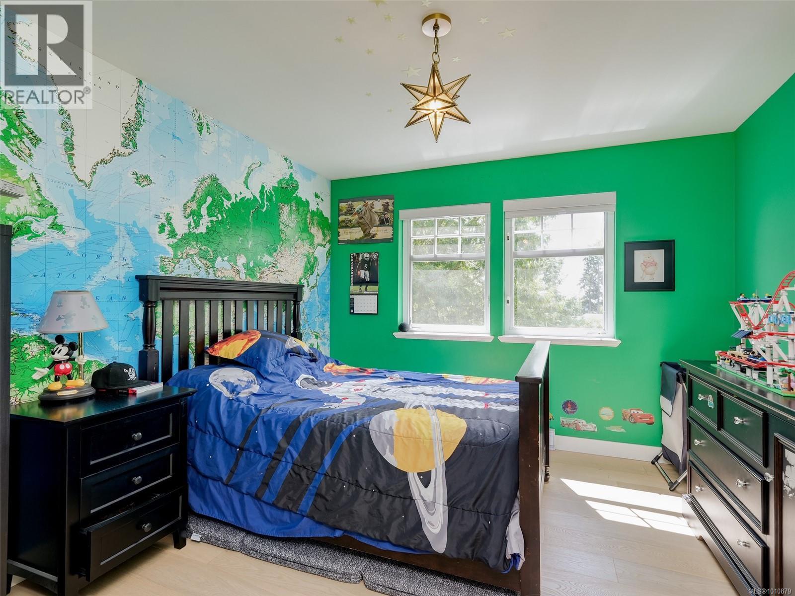 Single Family House for Sale in  Caselton Pl Saanich 
