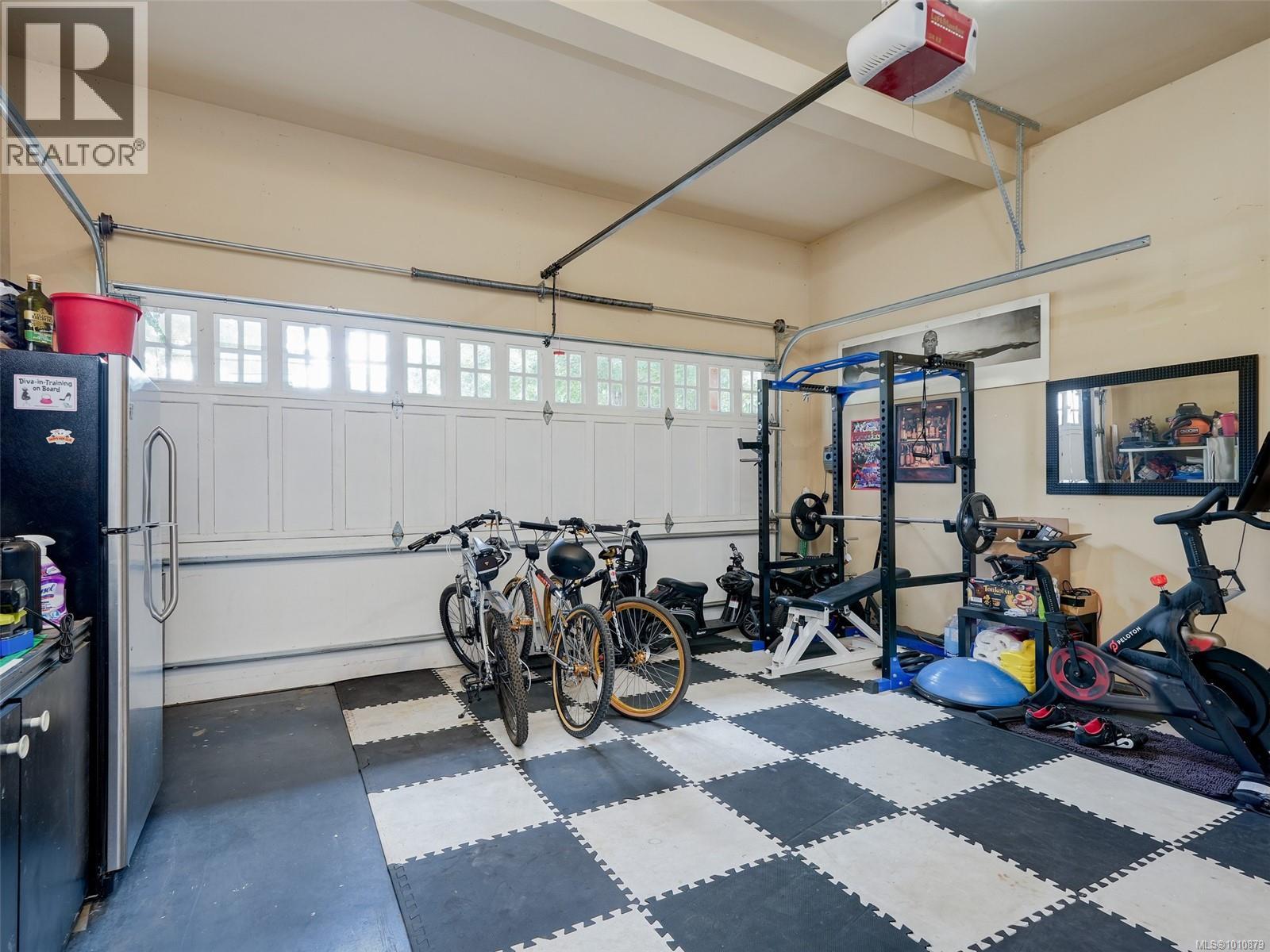 Single Family House for Sale in  Caselton Pl Saanich 