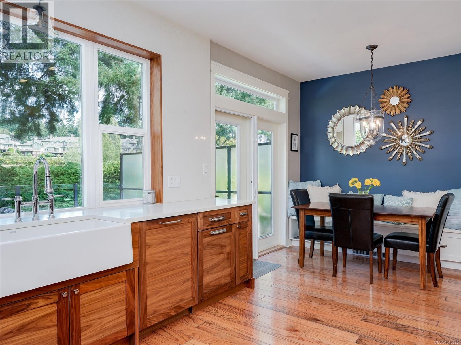 Single Family House for Sale in  Caselton Pl Saanich 