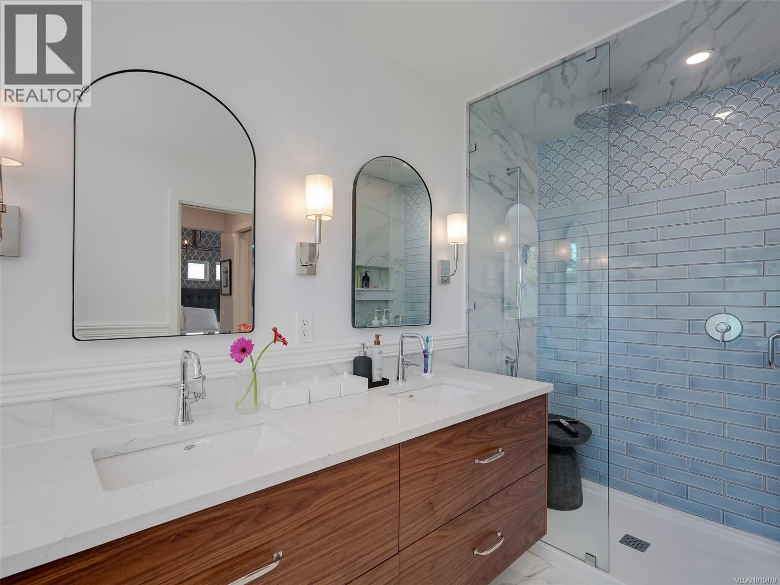 Single Family House for Sale in  Caselton Pl Saanich 